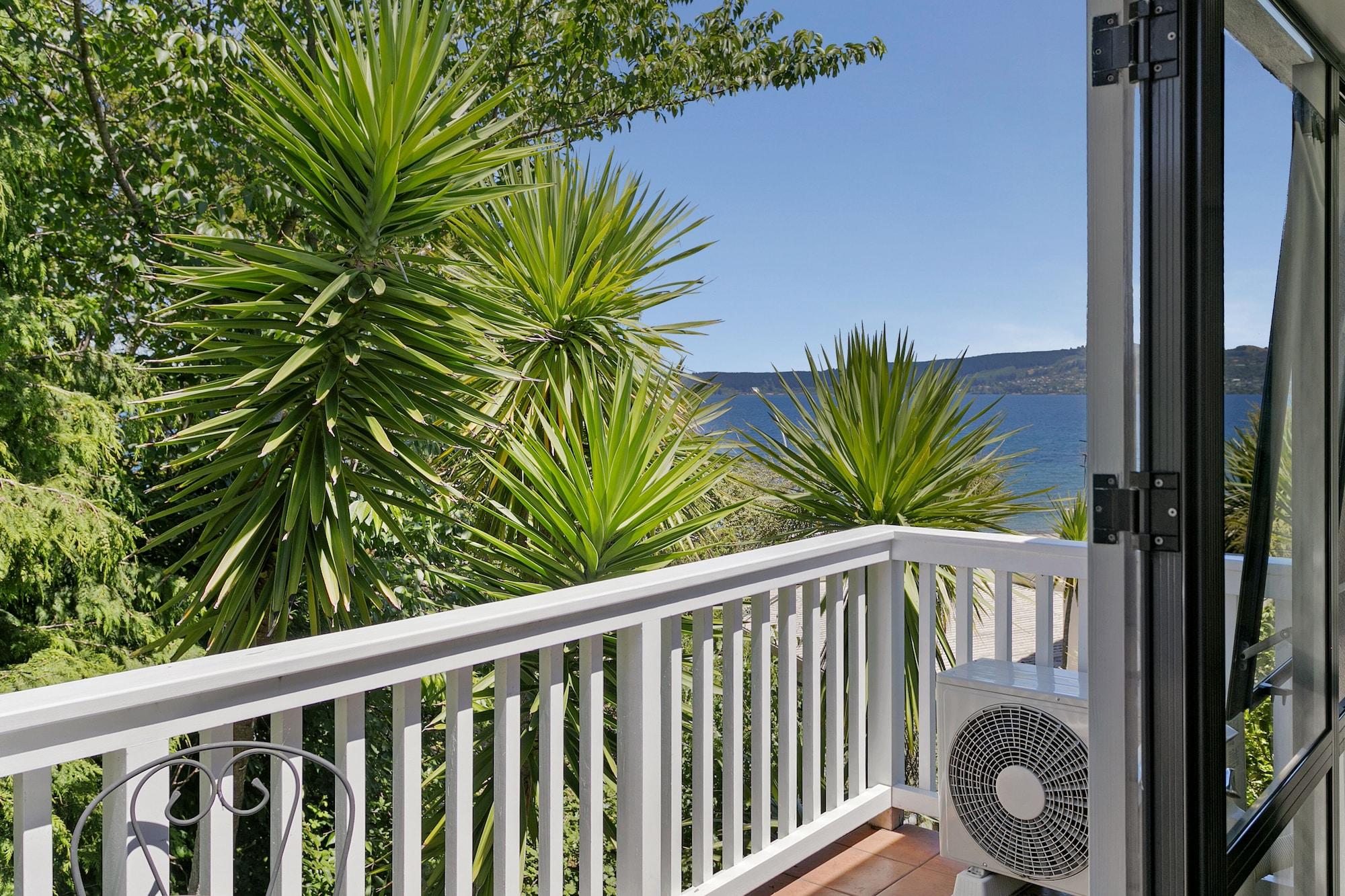 Baycrest Thermal Lodge Taupo Bagian luar foto