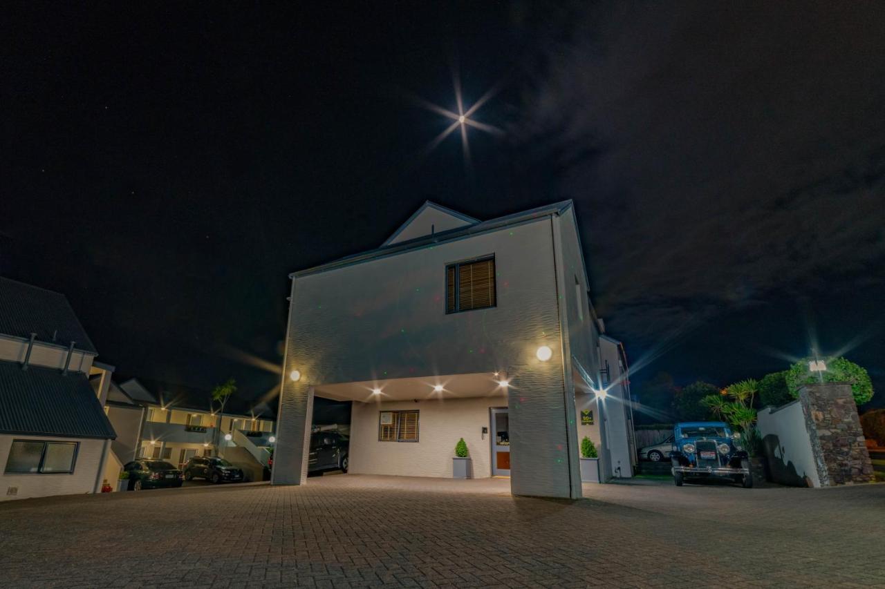 Baycrest Thermal Lodge Taupo Bagian luar foto